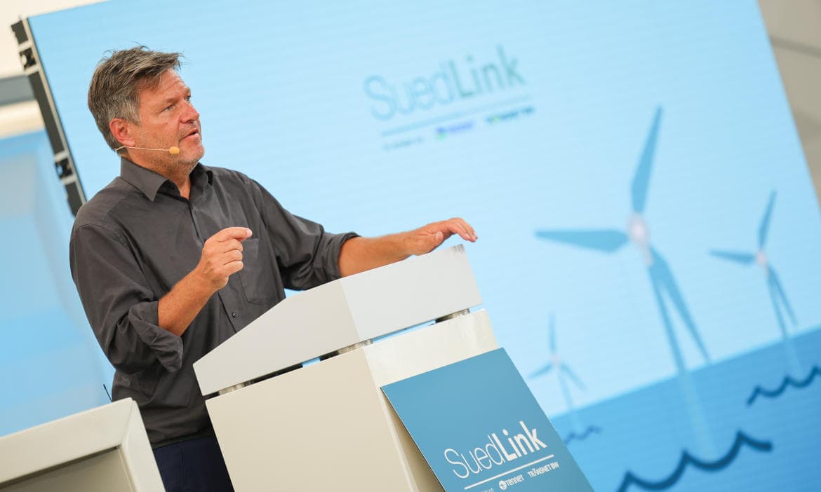 Wirtschaftsminister Robert Habeck im September in Wewelsfleht, Schleswig-Holstein: Spatenstich für die Stromtrasse Suedlink