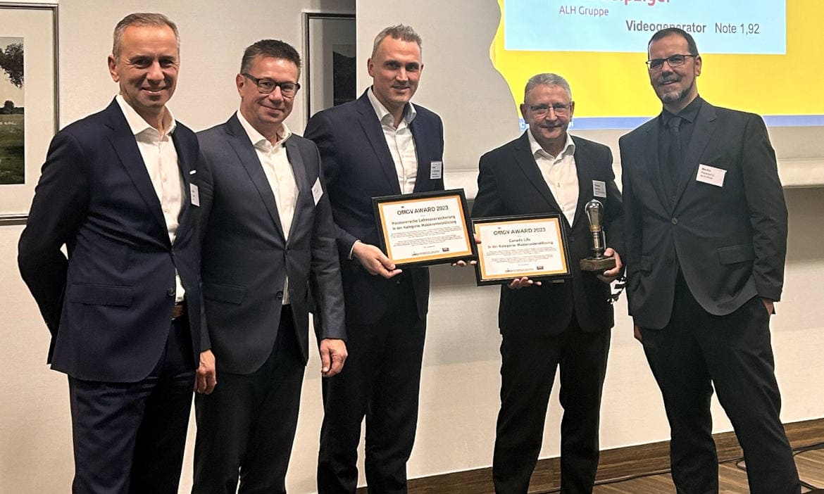 Preisträger und Veranstalter des OMGV Award für Maklerunterstützung 2023 (v.l.n.r.): Stefan Raake (AMC), Frank Kersten (AMC), Frank Bachmann (Hannoversche Lebensversicherung), Thomas Mesdag (Canada Life), Marko Petersohn (OMGV / As im Ärmel)