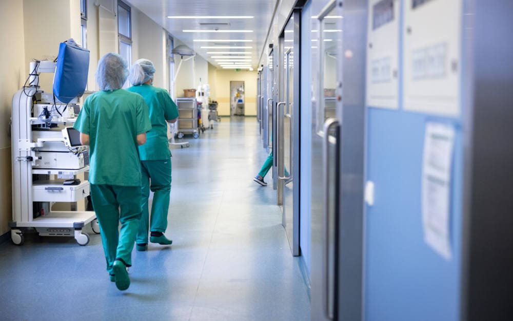 Flur im Helios Klinikum Erfurt: Ärzte sollten eine Betriebshaftpflichtversicherung haben