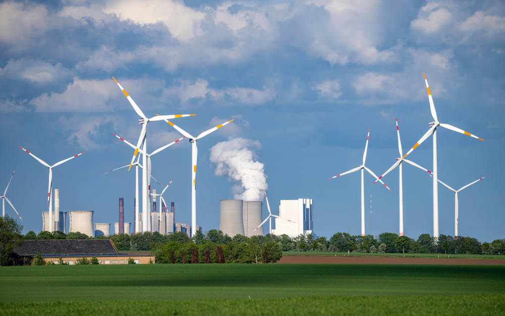 Kohlekraftwerk und Windpark nahe Grevenbroich: Anlagekriterien für ESG-Investmentfonds, um den Kohlendioxidausstoß zu senken