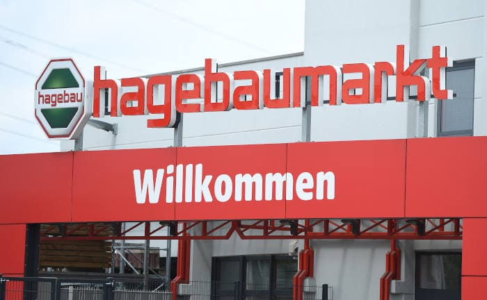 Eingang zum Hagebaumarkt: Demnächst auch Tierversicherungen