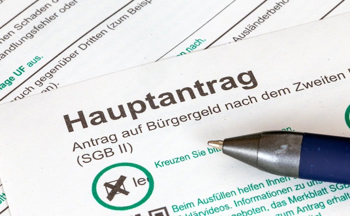 Antrag auf Bürgergeld: Die Krankenkassen kritisieren, dass sie bei den Ausgaben für Bürgergeld-Bezieher vom Staat alleine gelassen werden. Das führt wiederum dazu, dass viele Kassen ihren Zusatzbeitrag anheben.