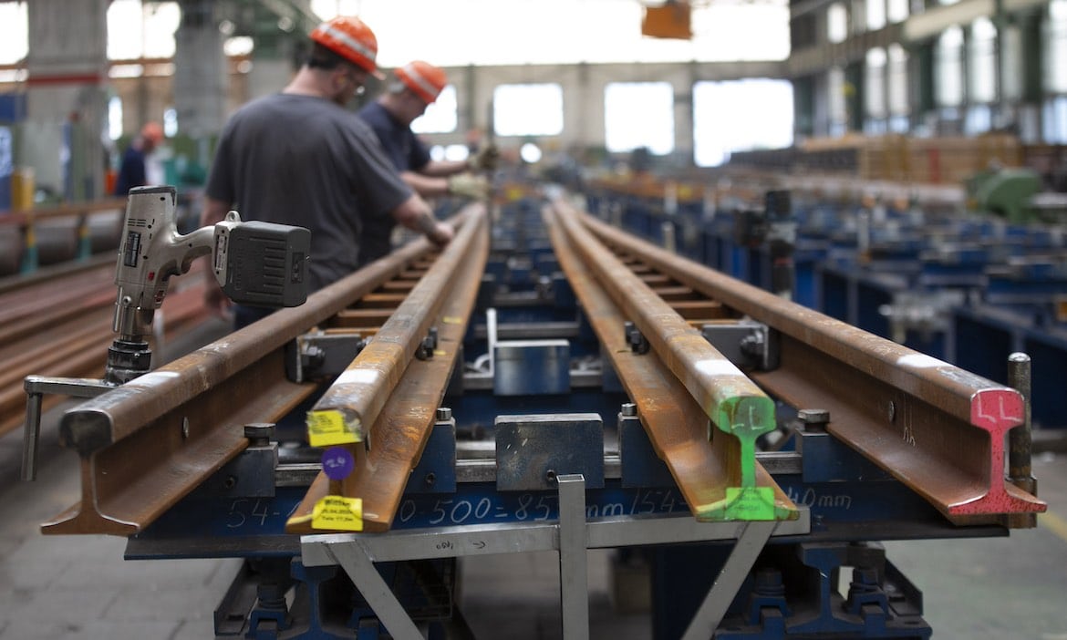 Unternehmen können sich im Kampf um Fachkräfte behaupten, wenn sie eine bKV und bAV anbieten.