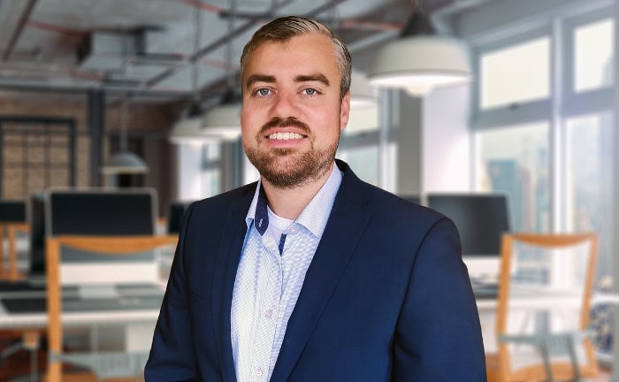 Oskar Hallier, COO von Bridge ITS GmbH: „Bietet ein Mensch glaubhaft die Alternative mit einer nachvollziehbaren, rein bedarfsorientierten, transparenten Finanzberatung, dann schlägt er den Einsatz von einer KI-gestützten Beratung um Längen, erst recht mit der Hilfe interaktiver Tools.“