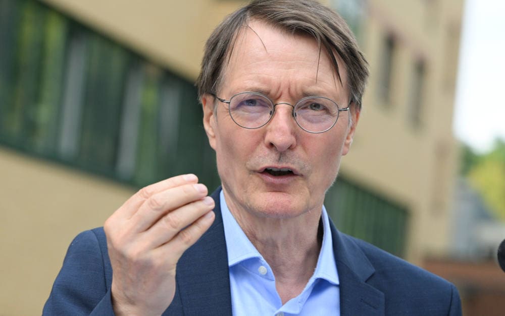 Bundesgesundheitsminister Karl Lauterbach (SPD): Vorschlag zur Reform der Pflege nach der Sommerpause