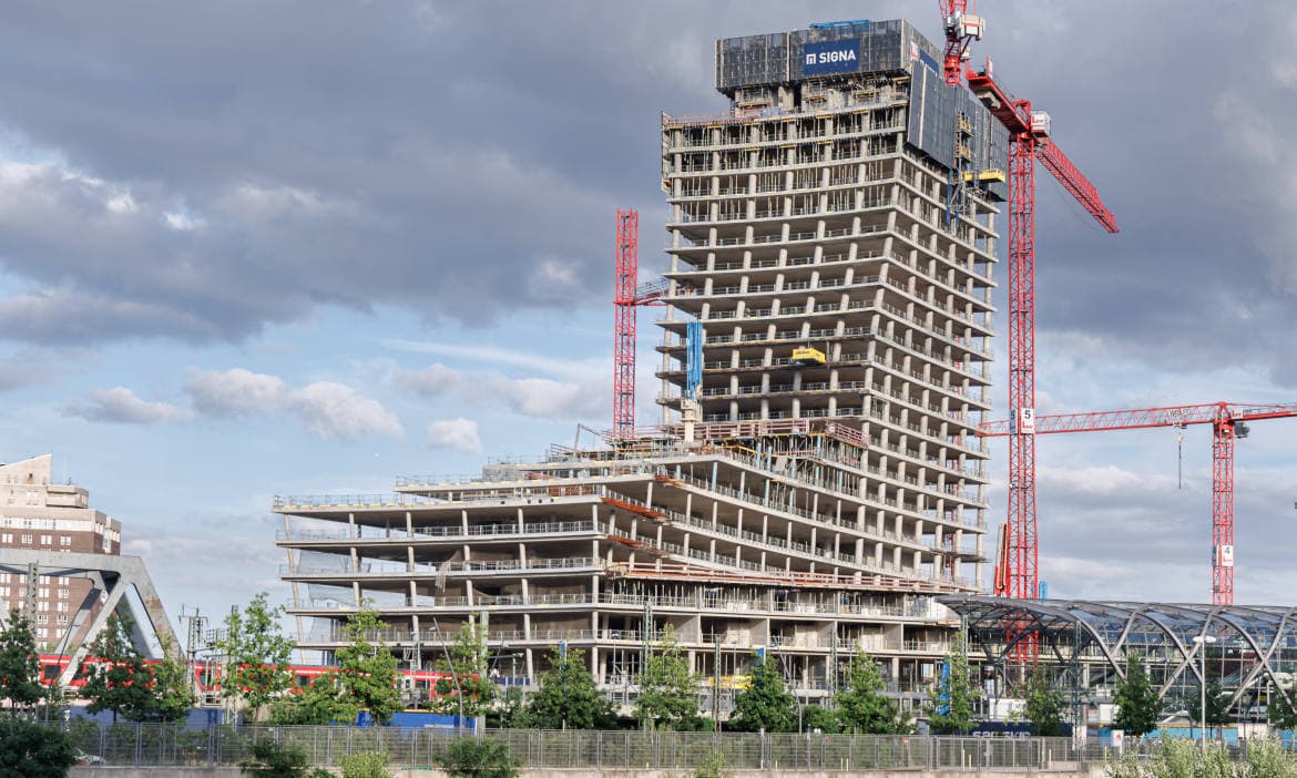 Bauprojekt Elbtower in Hamburg: Lebensversicherer hatten zunehmend in Immobilien investiert. Wenn Projektentwickler und Bauträger pleitegehen, drohen Verluste