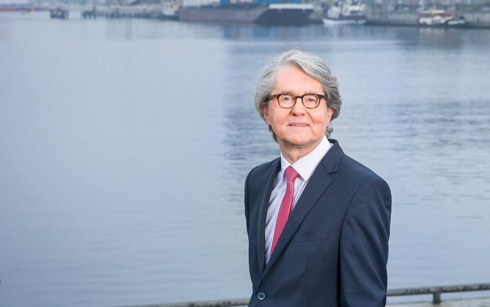 Domcura-Vorstandschef Uwe Schumacher: Diplomarbeit über Künstliche Intelligenz (KI)