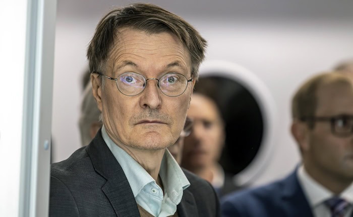 Bundesgesundheitsminister Karl Lauterbach (SPD) steht vor schwierigen Reformen in der Pflegeversicherung.