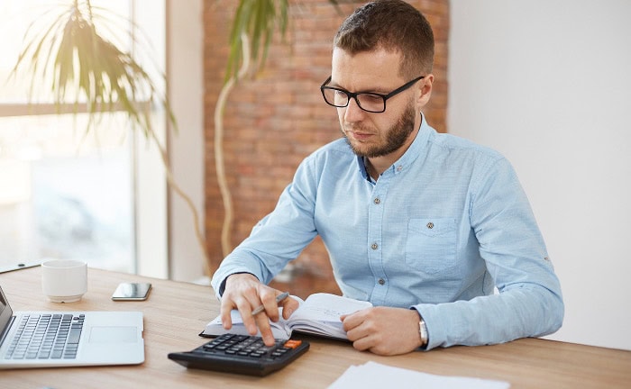 Wie werden die Effektivkosten einer Fondspolice berechnet?