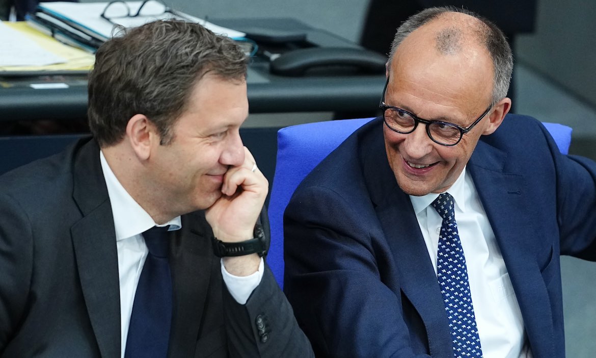 Planen eine Frühstartrente: Bundesfinanzminister Lars Klingbeil (li., SPD) und Bundeskanzler Friedrich Merz (CDU).