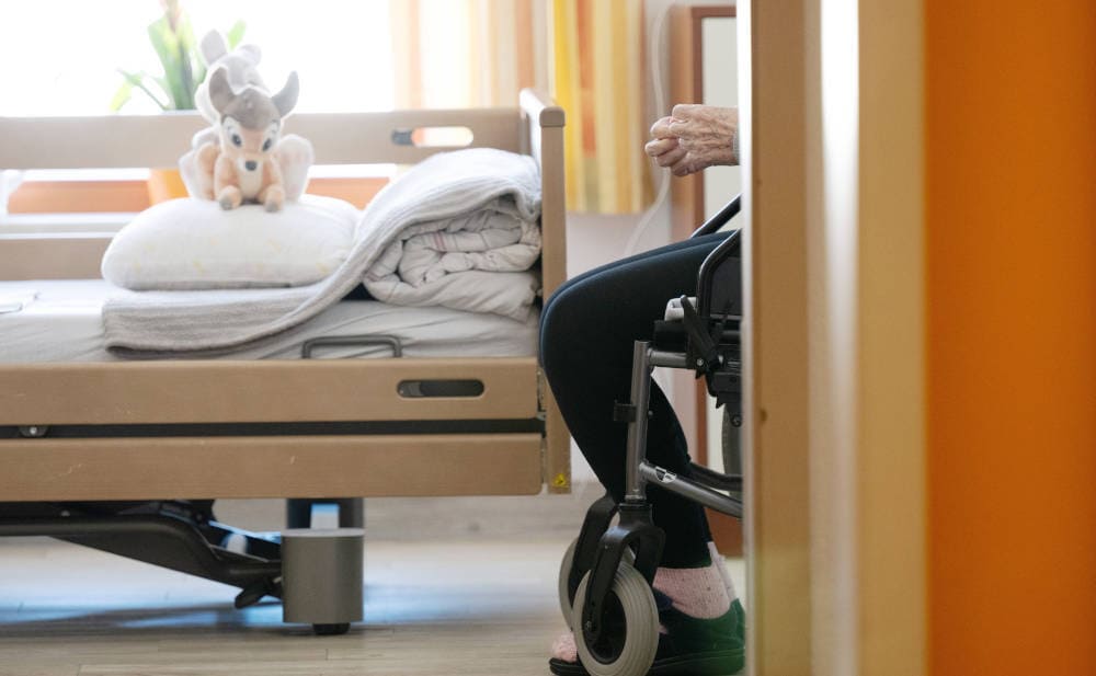 Bewohnerin im Altenheim: Paradigmenwechsel in der Pflegeversicherung?