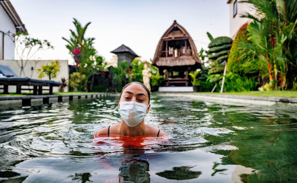 Urlauberin im August 2022 auf Bali: Nicht wenige Menschen mussten Reisen wegen einer Corona-Infektion absagen