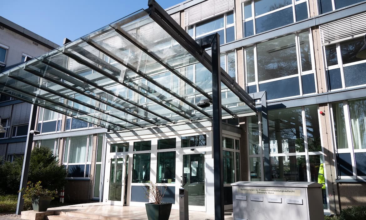 Bafin-Gebäude in Bonn: Die Bafin hat der Sutor Bank eine Zahlung von 702.500 Euro aufgebrummt wegen Verstößen gegen das Wertpapierhandelsgesetz.