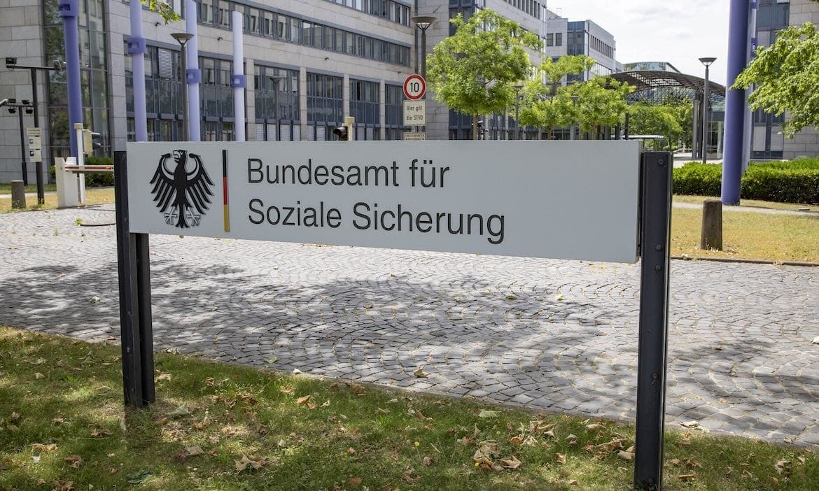 Der GKV-Spitzenverband verklagt die Bundesrepublik Deutschland, genauer das Bundesamt für Soziale Sicherung. Der Grund: Der Bund soll sich an den Gesundheits-Kosten für Bürgergeldempfänger beteiligen.