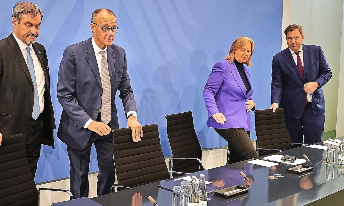 Pressekonferenz nach Koalitionsausschuss: CSU-Chef Markus Söder, Bundeskanzler Friedrich Merz (CDU), Bundesministerin für Arbeit und Soziales Bärbel Bas (SPD), Bundesminister der Finanzen Lars Klingbeil (SPD): Der AfW hat sich zehn Thesen für künftige Reformen überlegt.