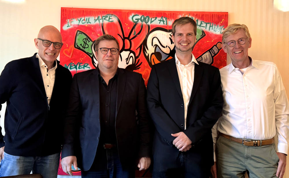 An der Maklerübernahme beteiligt (v.l.n.r.): Andreas Grimm (Resultate Institut), Jörg Thomssen (B+T), Peer Böhmke (B+T) und Thorsten Hartmann (Campusmap)