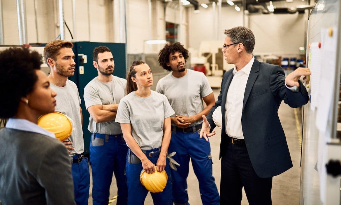 Schulung im Betrieb: Bei Angeboten zur betrieblichen Altersversorgung (bAV) hat die Allianz bei unabhängigen Vermittlern die Nase vorn.