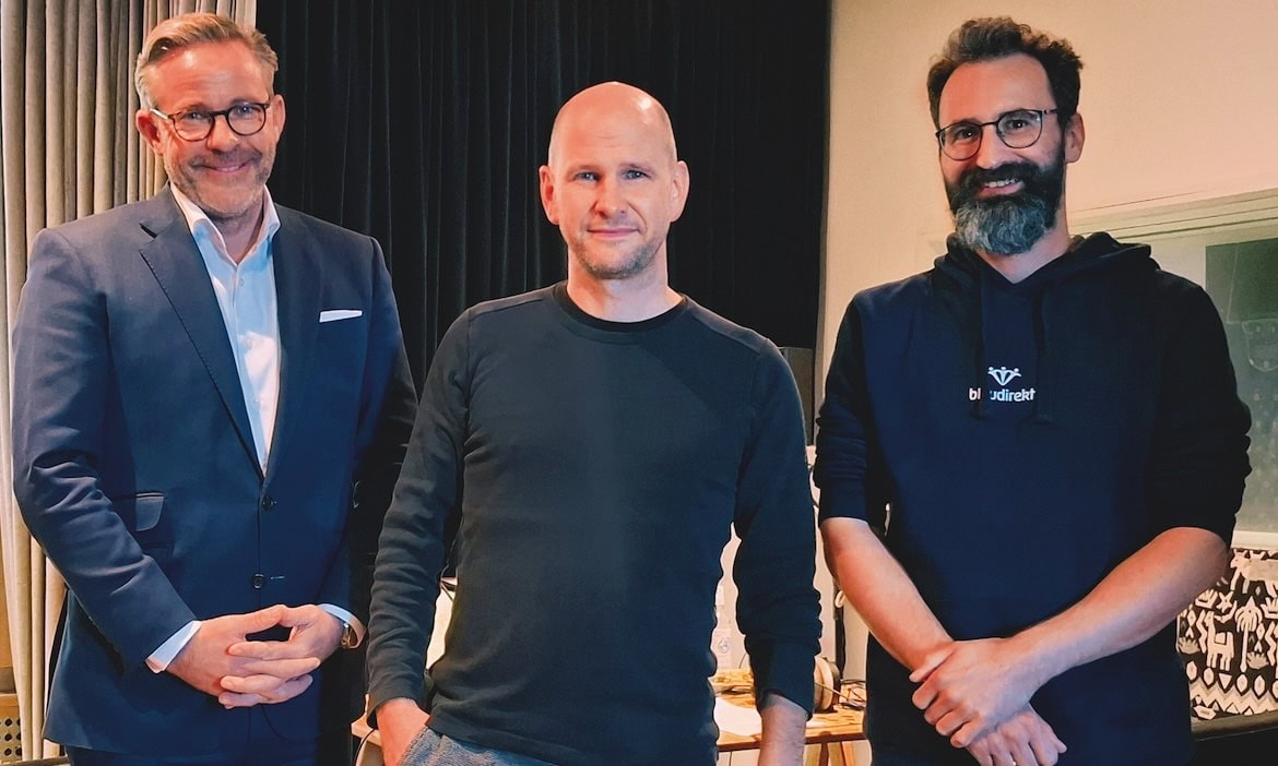 Trafen sich Ende September im Podcast-Studio in Hamburg (v.l.): Oliver Drewes, Geschäftsführer von Maxpool, wurde im Zuge des Zusammenschlusses auch in die Geschäftsführung von Blau Direkt berufen und übernimmt die Vertriebssteuerung beider Unternehmen. Pfefferminzia-Redakteur Andreas Harms und Hannes Heilenkötter, Geschäftsführer von Blau Direkt. Pfefferminzia-Chefredakteurin Karen Schmidt war zugeschaltet.