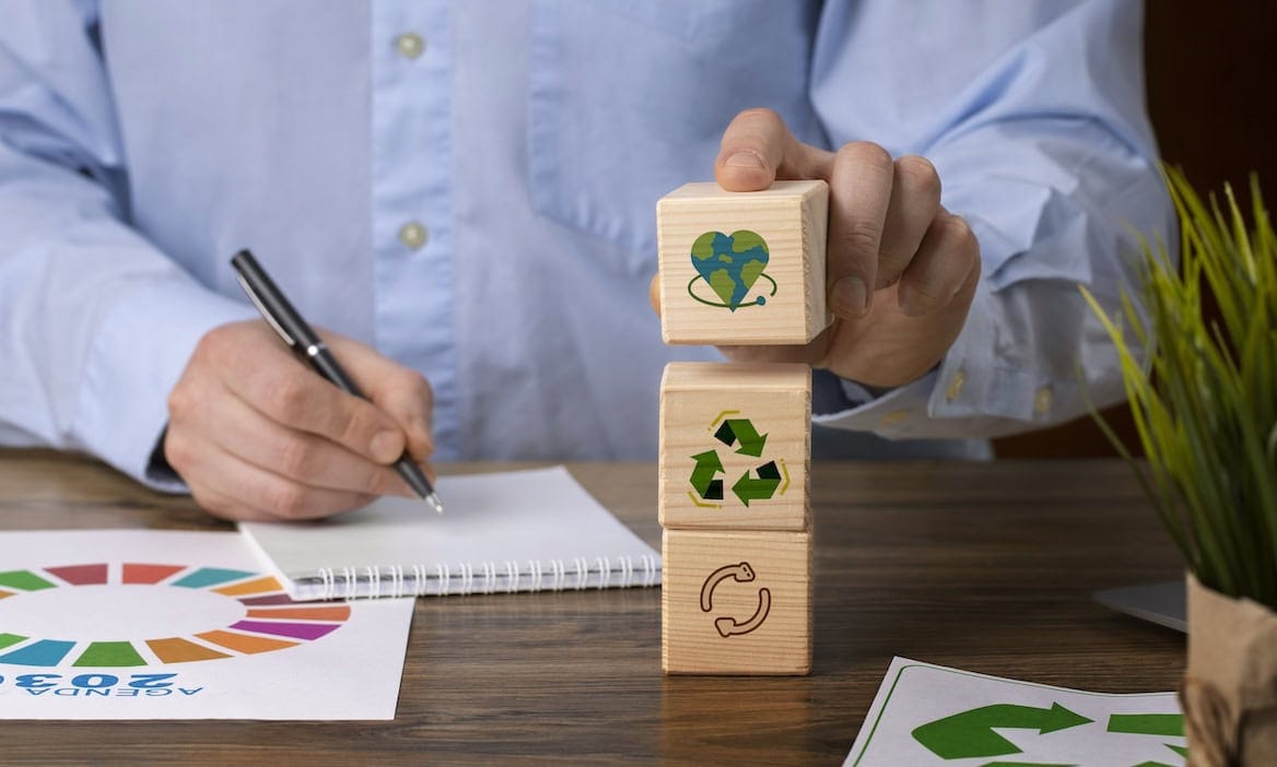 Analyst berechnet nachhaltigen Fußabdruck: Der neue Nachhaltigkeits-Score von Franke und Bornberg stützt sich unter anderem auf Daten aus den Nachhaltigskeitsberichten der Versicherer.