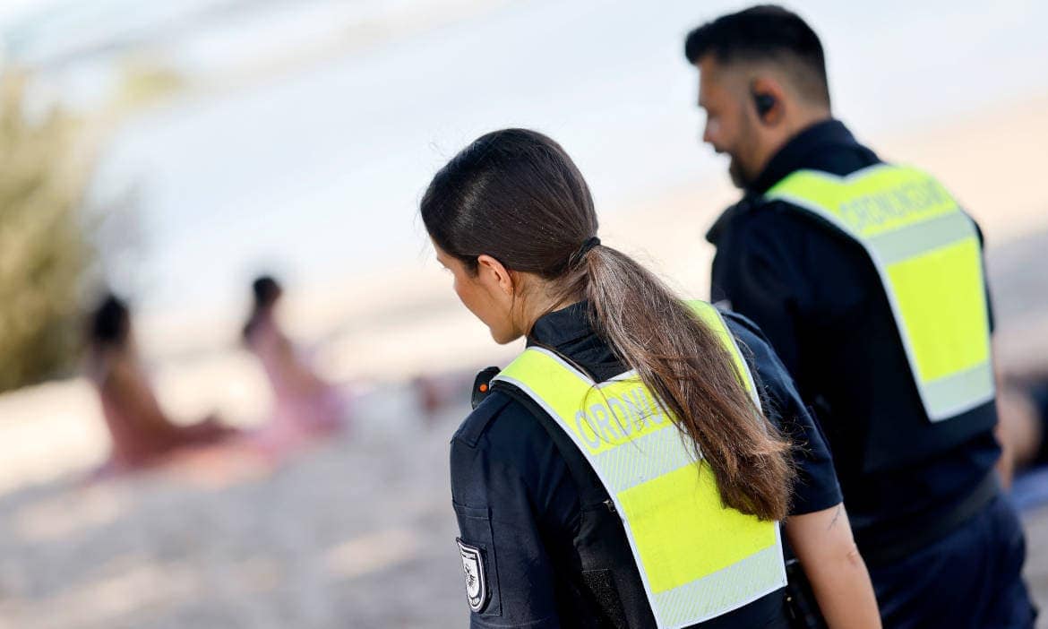 Mitarbeiter des Ordnungsamts der Stadt Köln im Einsatz (Symbolbild): 93 Prozent der Beamten in Deutschland sind privat krankenversichert