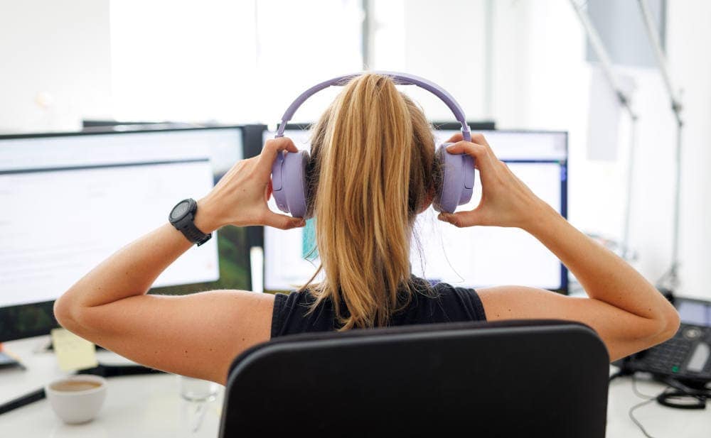 Mitarbeiterin im Callcenter (Symbolbild): Der Kundenservice spielt für die Kundenzufriedenheit eine enorme Rolle