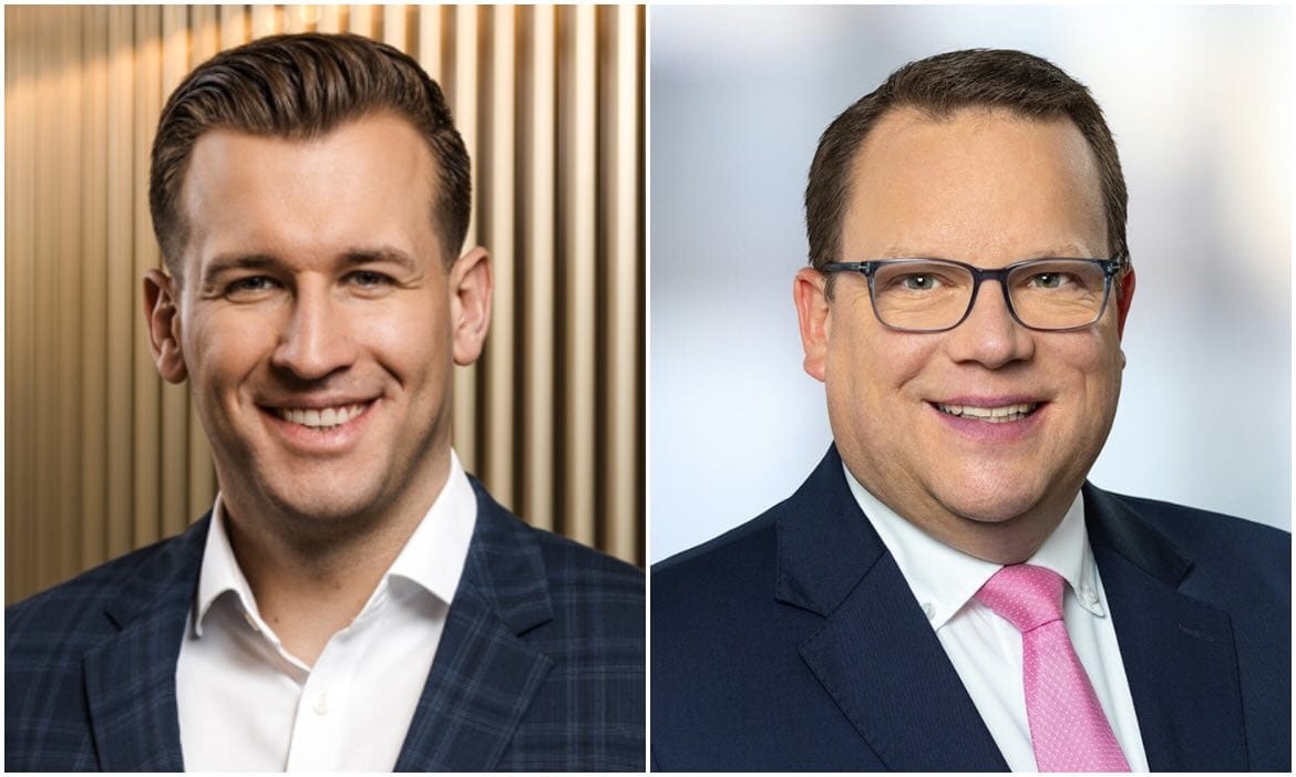 Freuen sich über die strategische Kooperation in Sachen Weiterbildung: Marvin Pfanschilling (li.), Leiter Vertrieb & Marketing bei Charta, und Martin Stenger, Vertriebsdirektor – Geschäftsentwicklung Versicherung und Altersvorsorge-Lösungen Deutschland/Österreich/Schweiz bei Franklin Templeton.