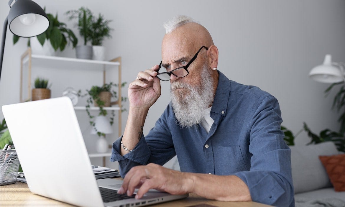 Barrierefreie Webseiten sollen es älteren Menschen und Menschen mit Behinderung ermöglichen, Infos schnell zu erfassen.