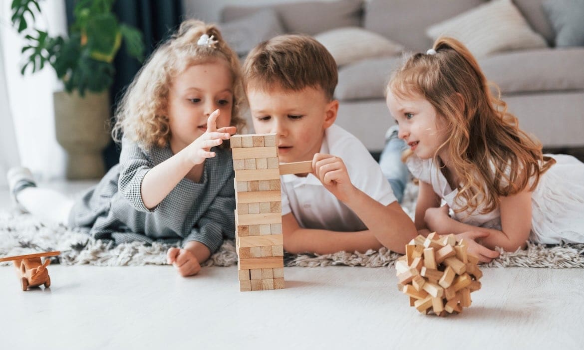 Kinder beim Spielen: Die Baloise wurde für ihr Produkt Baloise Best Invest Kids ausgezeichnet.