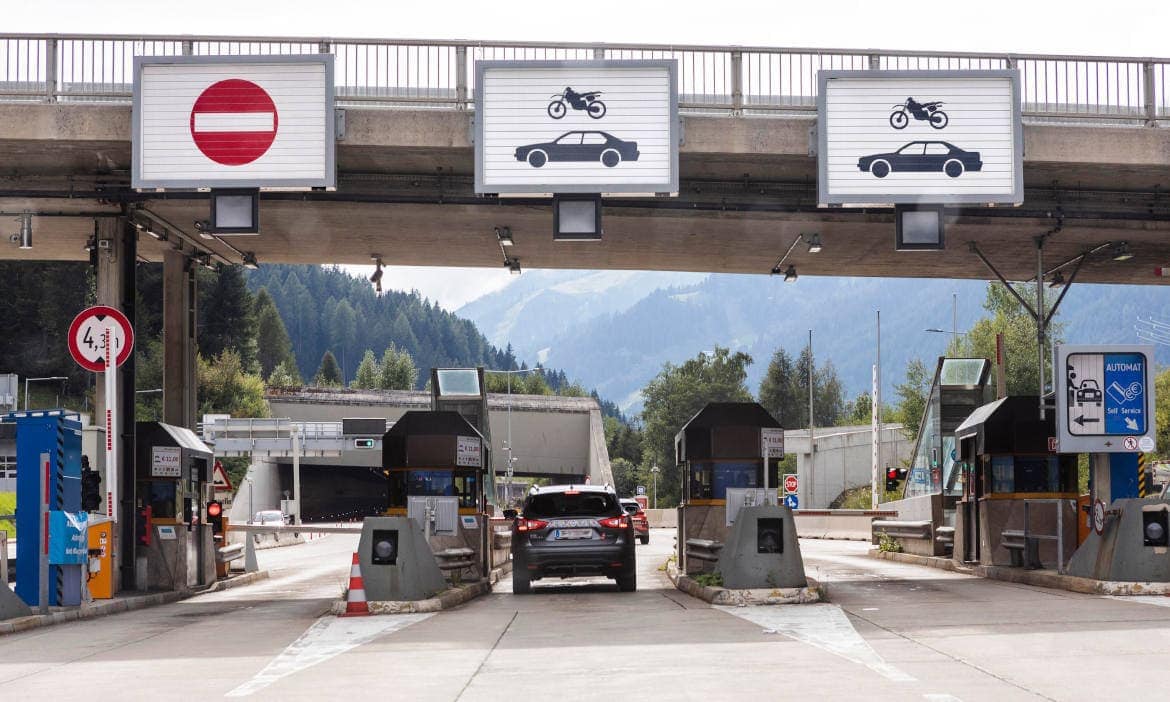 Mautstelle am Arlbergtunnel in Tirol (Symbolbild): Mautstraßen gelten als beliebte Investmentobjekte